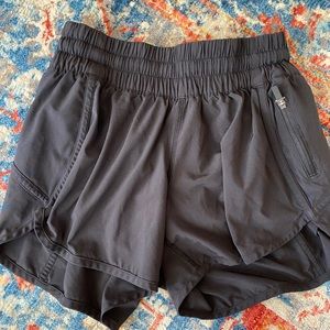 Lululemon tracker shorts size 6